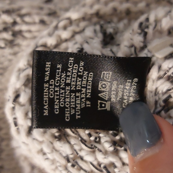 NWT Ann Taylor Pullover Knit Sweater. Cream/Black/Gray. Size M - Picture 8 of 9